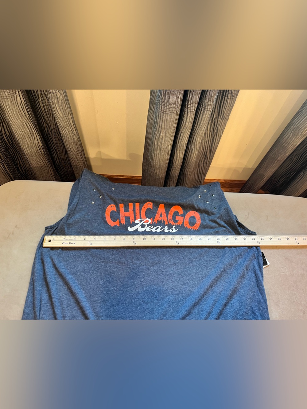 Carl Banks Chicago Bears Women's Navy Blue Stud Accent Tee - Picture 4 of 5